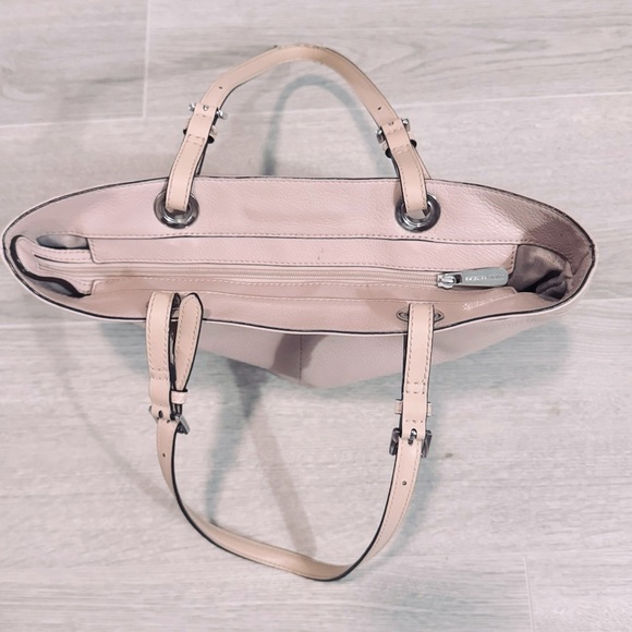 MICHAEL KORS Top Zip Pocketed Bedford Leather Shoulder Tote Bag in Soft Pink - Picture 10 of 15